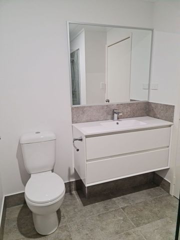 AVAILABLE 06/03/26- 3 BED 2 BATH TOWNHOUSE WITH MULTI PURPOSE ROOM & DUCTED AIR - Photo 4