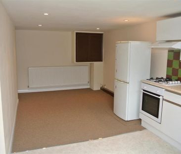 2 bedroom semi-detached house to rent - Photo 4