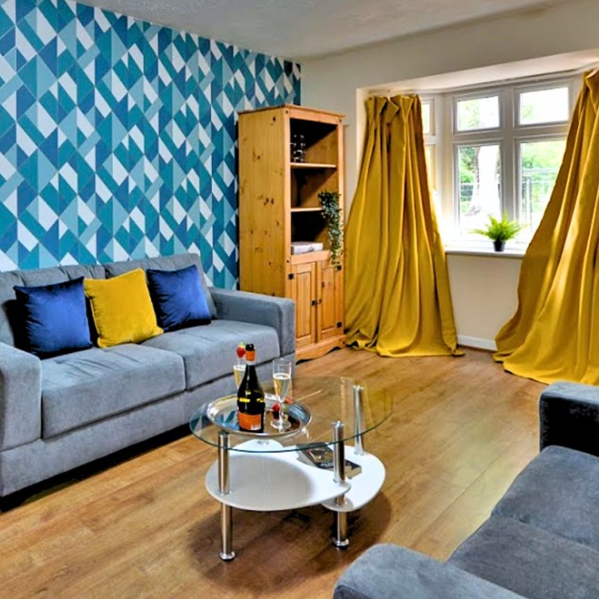 4 Bed Terraced House, Stretford Road, M15 - Photo 1