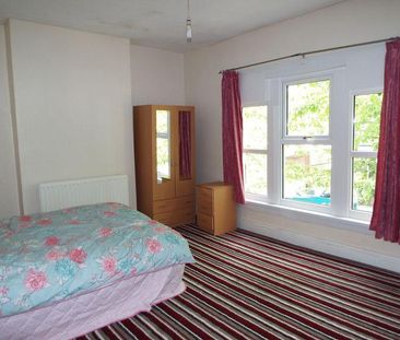4 bedroom terraced house to rent - Photo 6