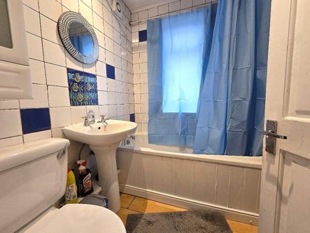 3 Bed Semi-detached house For Rent - Photo 2