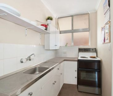 Inner-City Lifestyle Living in the Heart of West End - Photo 2