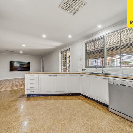 The Jerrabomberra Lifestyle - Fabulous Five Bedroom Home - Photo 3