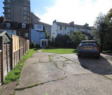 4 bedroom terraced house to rent - Photo 5