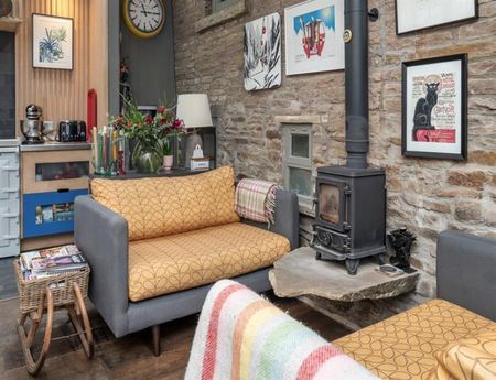 3 Bedroom Semi Detached To Let - Photo 2