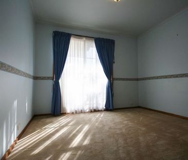 Charming Family Home in Karabar - Photo 2