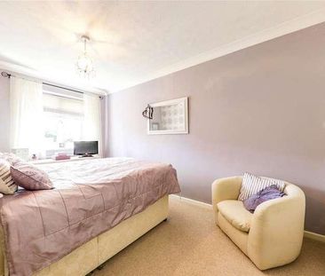 Winterbourne Walk, Frimley, Camberley, Surrey, GU16 - Photo 4