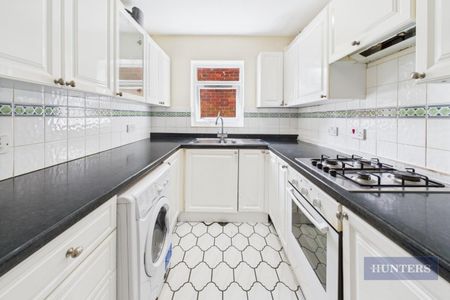 4 bedroom House To Let - Photo 2