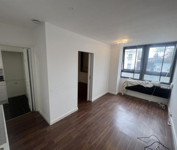 Studio To Let - Photo 2