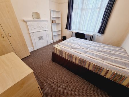 4 Bed Student Accommodation - Photo 3