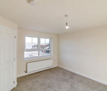 3 bedroom end of terrace house to rent - Photo 4