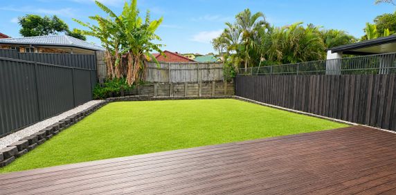 Rear Unit - Modern & Spacious 3 Bedroom Duplex with Private Outdoor Entertaining - Photo 2