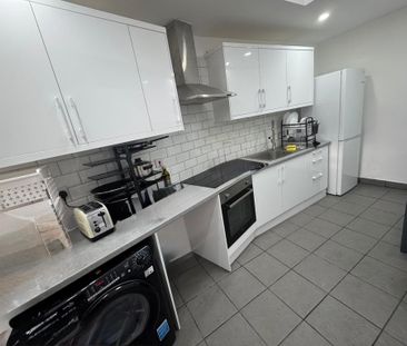 1 bedroom in a house share to rent - Photo 4