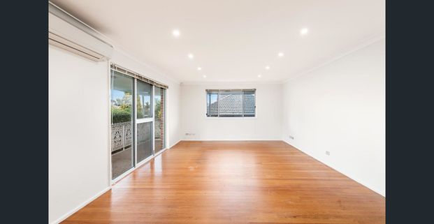 IMMACULATE SINGLE LEVEL VILLA - Photo 1