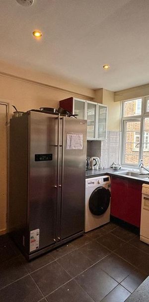 1 bedroom in a flat share to rent - Photo 1