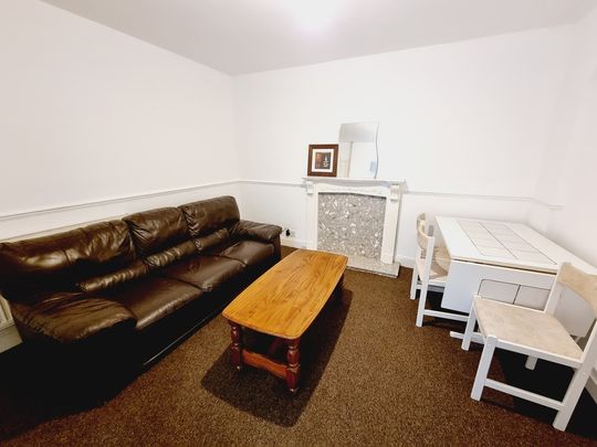 5 Bed Student Accommodation - Photo 1