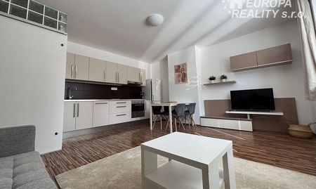Prenájom príjemný 2izb byt BA Centrum pri Horskom parku - Fotografia 3