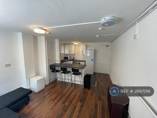 3 bedroom flat to rent - Photo 1