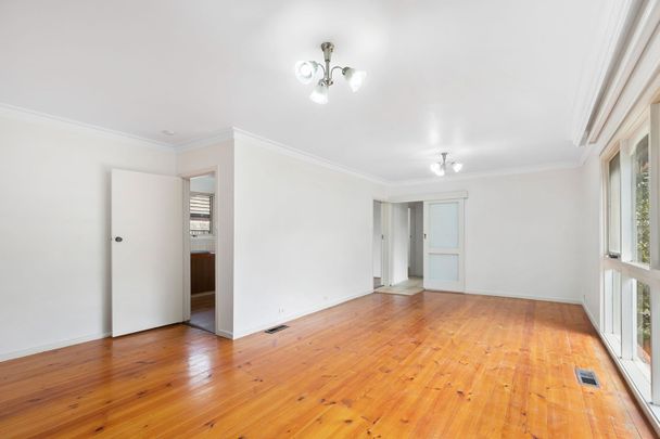 Refurbished, Spacious, Single Level, 2 Bedroom Unit! - Photo 1