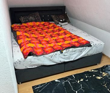 Dachgeschosswohnung bitte nur anrufen 017656846021 - Foto 1