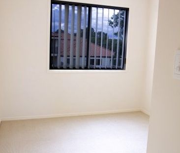 Two-story town-home positioned in the immensely popular Links compl... - Photo 2