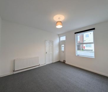 3 bedroom end of terrace house to rent - Photo 2