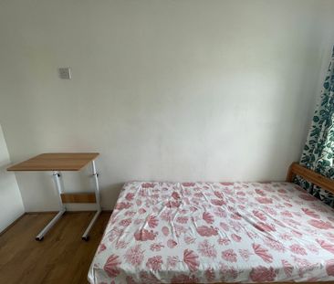 Room in a Shared House, Barclay Road, E13 - Photo 4