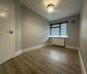 One-Bedroom Studio - Photo 2