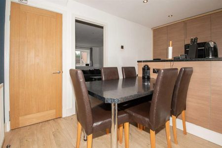 4 bedroom semi-detached house to rent - Photo 3