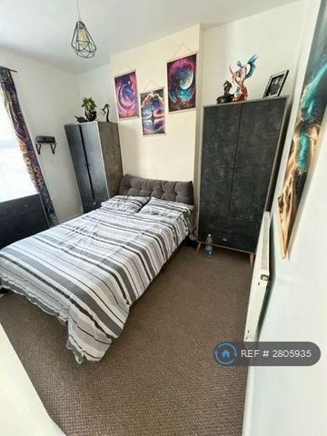 3 bedroom terraced house to rent - Photo 5