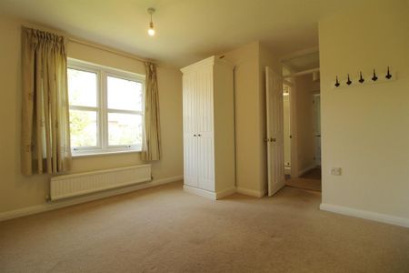 4 bedroom link detached house to rent - Photo 2
