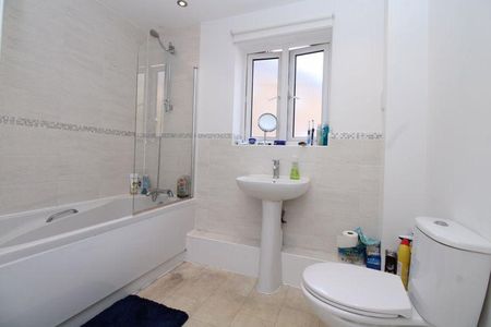 2 bedroom maisonette to rent - Photo 2