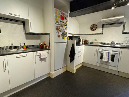 2 bedroom maisonette to rent - Photo 4