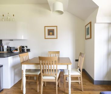 2 Bed Flat - Photo 2