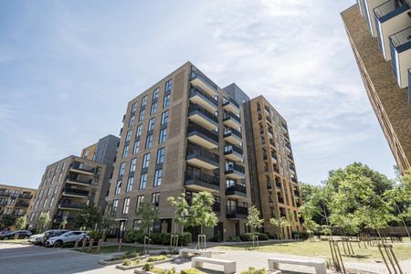 Flat to rent - Bowen Drive, London, SE7 - Photo 5