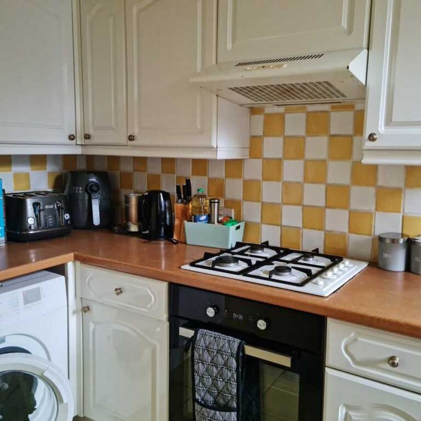 large 2 bed flat in the heart of Winton - Photo 1