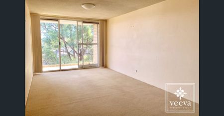 Waterfront Apartment with Pool and Garage - Photo 4