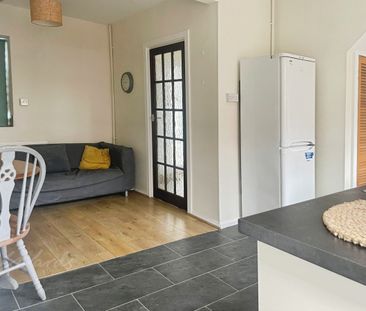 3 bedroom terraced house to rent - Photo 5