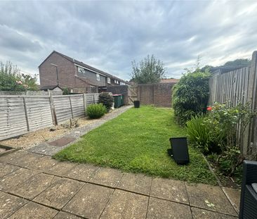 Three-bedroom Terraced House in Ifield, Crawley - Photo 4