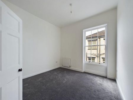 4 bedroom detached house to rent - Photo 4