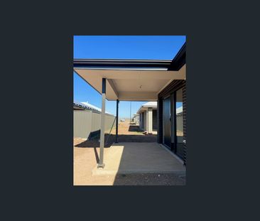 Modern 4-Bedroom Rental Home in Riverlea Park - Photo 2