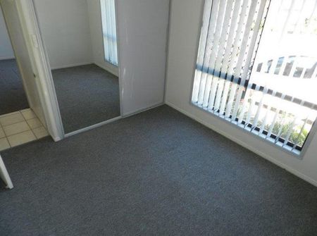 3 BEDROOM DUPLEX WITH PLENTY OF ROOM - Photo 3