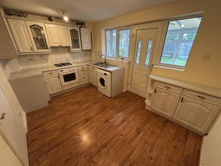 2 bedroom end of terrace house to rent - Photo 5