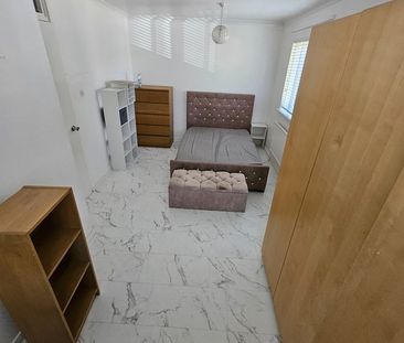 Room in a Shared House, Sutton Road, E13 - Photo 3