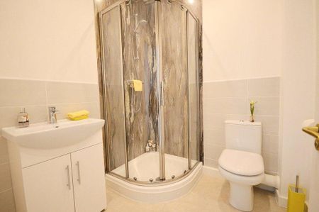 3 bedroom flat to rent - Photo 5
