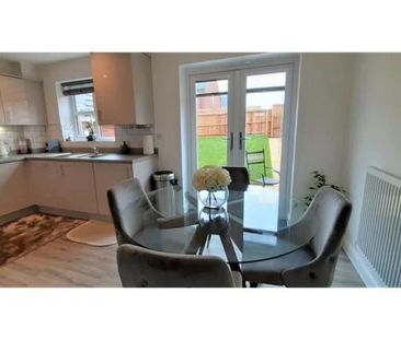 3 bedroom semi-detached house to rent - Photo 3