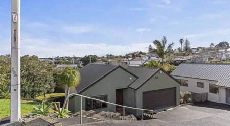 Modern 4 bedrooms in Onehunga - Photo 2