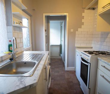 2 bedroom end of terrace house to rent - Photo 5