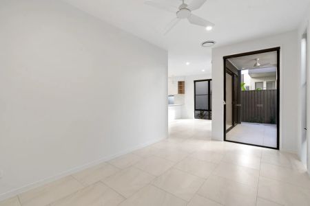 Modern 3 Bedroom Home in Central Coolum! - Photo 5