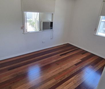 Charming home in the heart of Everton Park - Photo 2